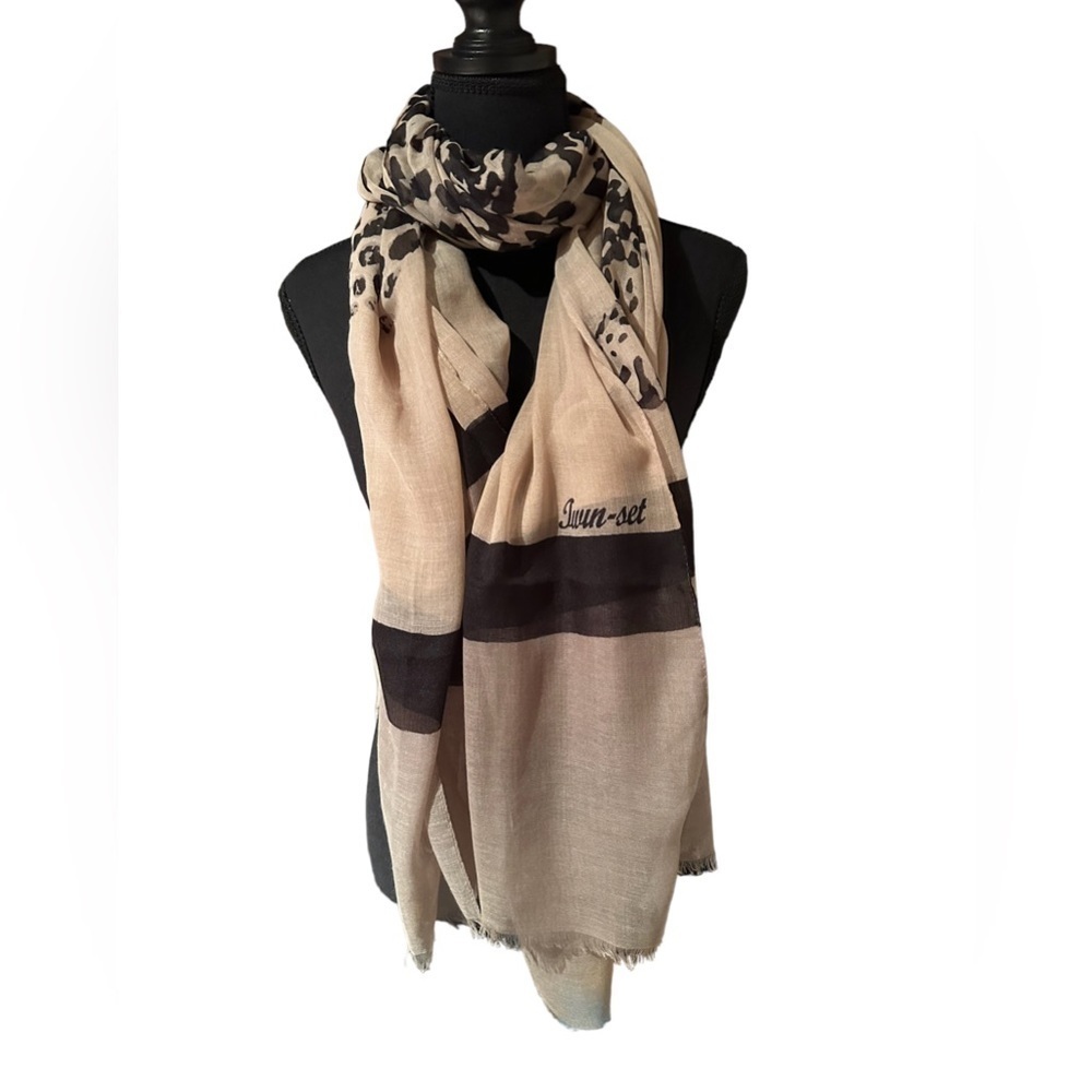 Twin Set Scarf Light weight.